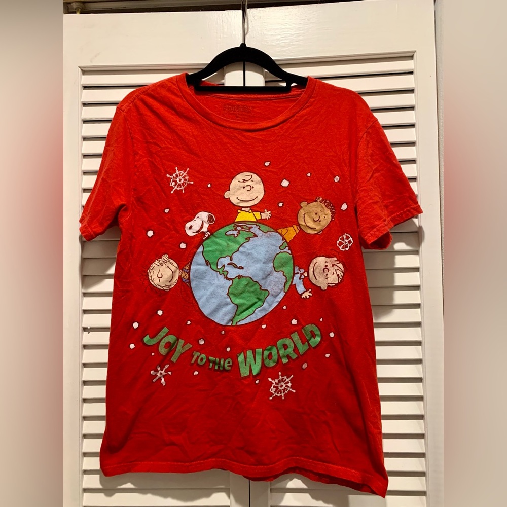 Peanuts. Charlie Brown Christmas. Red Tee Shirt. SIZE MEDIUM